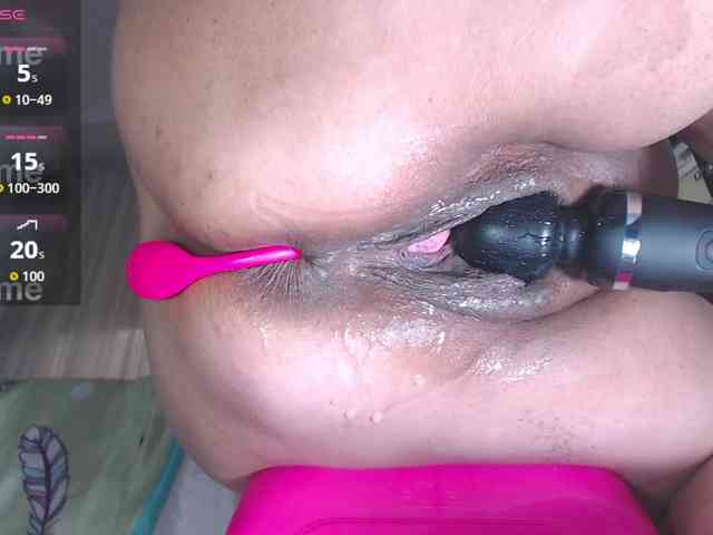 HotMilfSquirt webcam