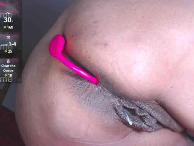 HotMilfSquirt webcam