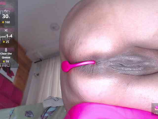 HotMilfSquirt webcam