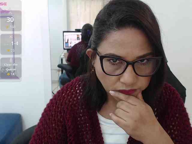 HotMilfSquirt webcam