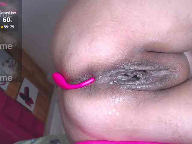 HotMilfSquirt webcam