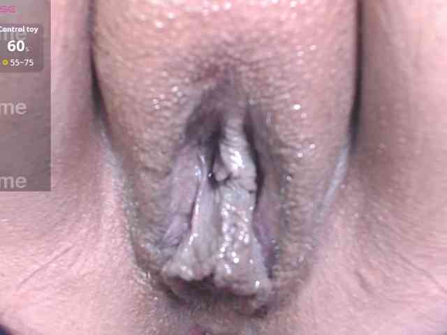 HotMilfSquirt webcam