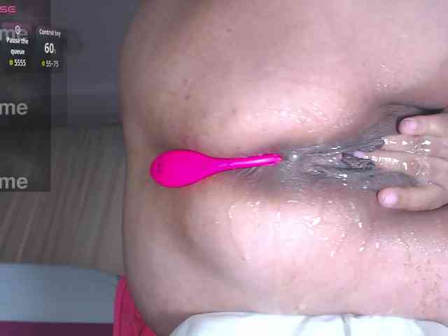 HotMilfSquirt webcam