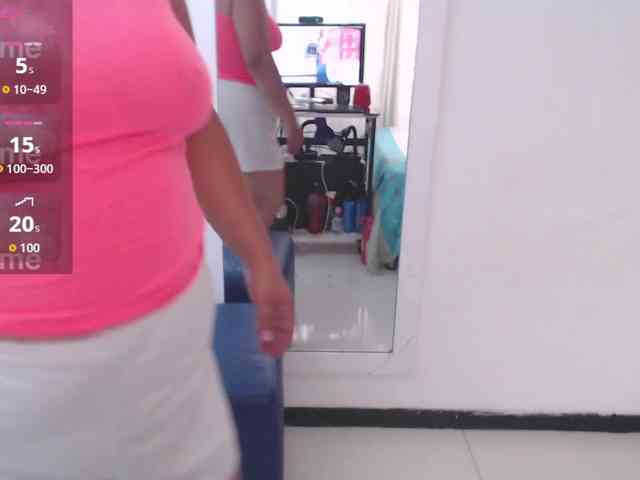 HotMilfSquirt webcam