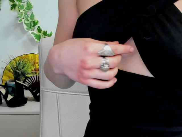 LanaSensitive webcam