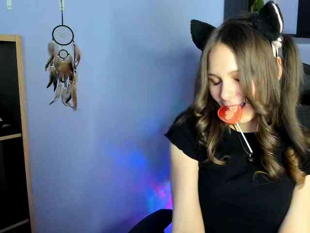 LanaSensitive webcam