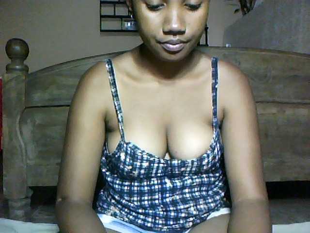 isabellah5 Live Cam on BongaCams