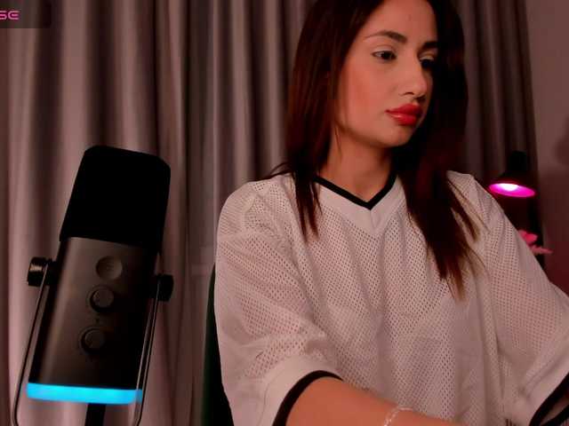 LouraMelody from BongaCams