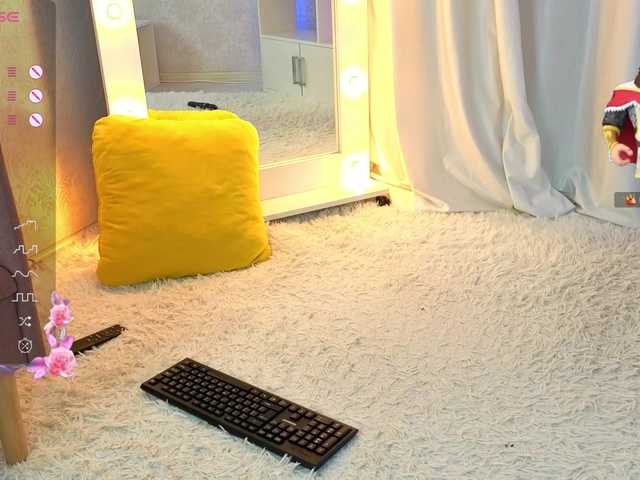 NovaOrbit — 3000 tokens and I'll do a nude show