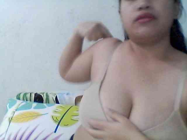 Milkybigtits webcam