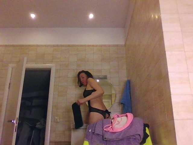 le modèle AngelicFenix est en webcam porno dans un show sur le site bongacams, il possède les tags suivants: White/Caucasian,Brunette,Shaved