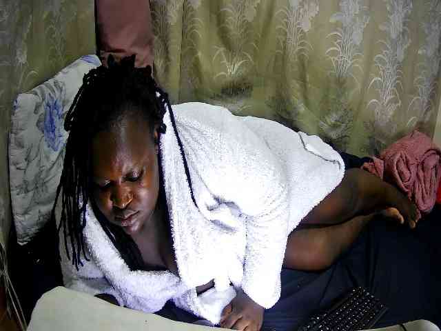 chubby-cherry webcam