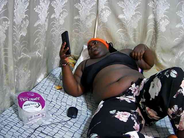 chubby-cherry webcam