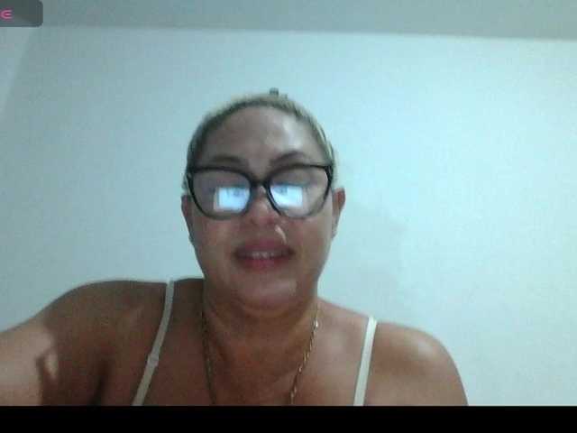 Hotmommyxxx's BongaCams show and profile