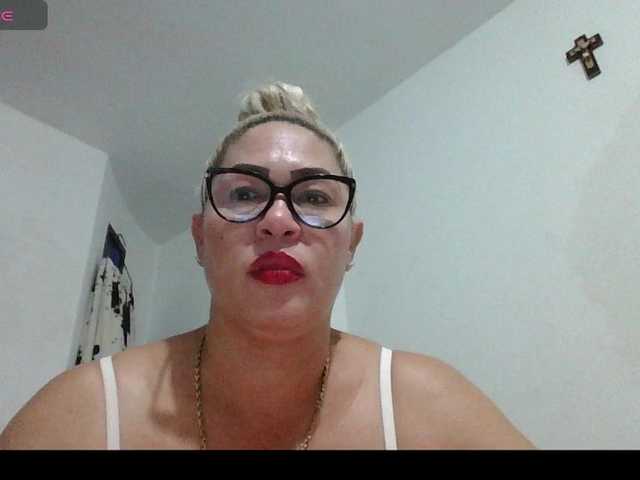 Hotmommyxxx's BongaCams show and profile