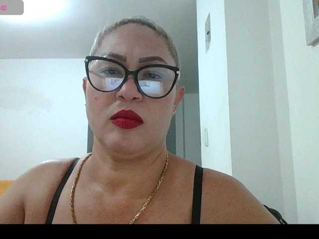 Hotmommyxxx's BongaCams show and profile