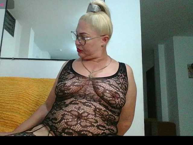 Hotmommyxxx's BongaCams show and profile