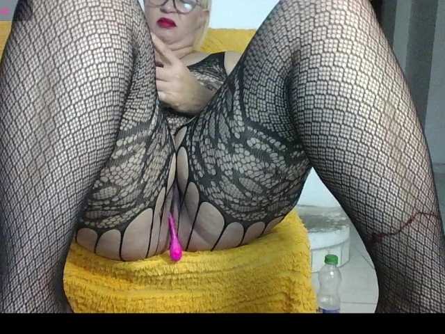 Hotmommyxxx's BongaCams show and profile