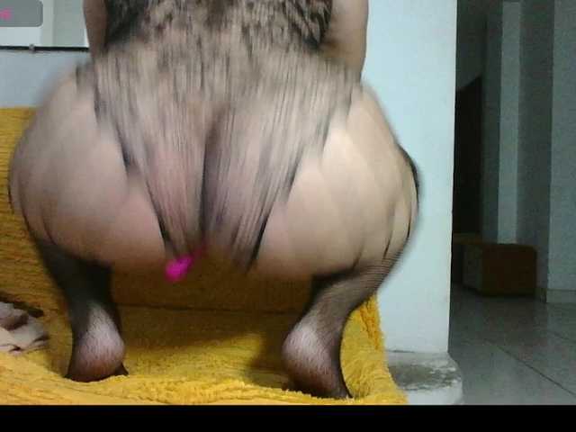 Hotmommyxxx's BongaCams show and profile