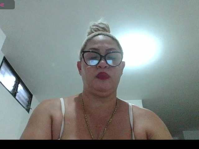 Hotmommyxxx's BongaCams show and profile