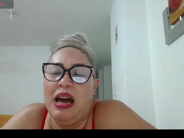 Hotmommyxxx's BongaCams show and profile