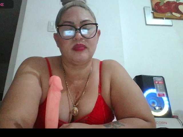 Hotmommyxxx's BongaCams show and profile