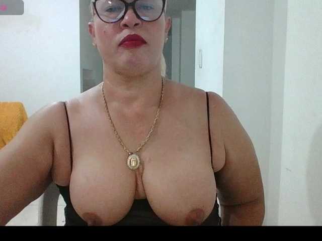 Hotmommyxxx's BongaCams show and profile