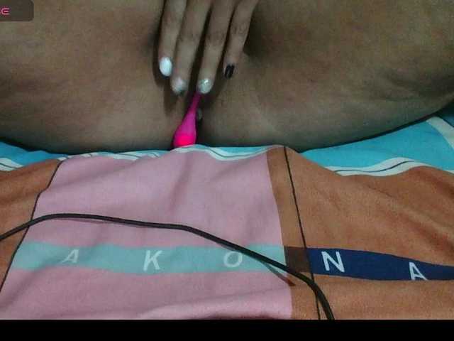 Hotmommyxxx's BongaCams show and profile