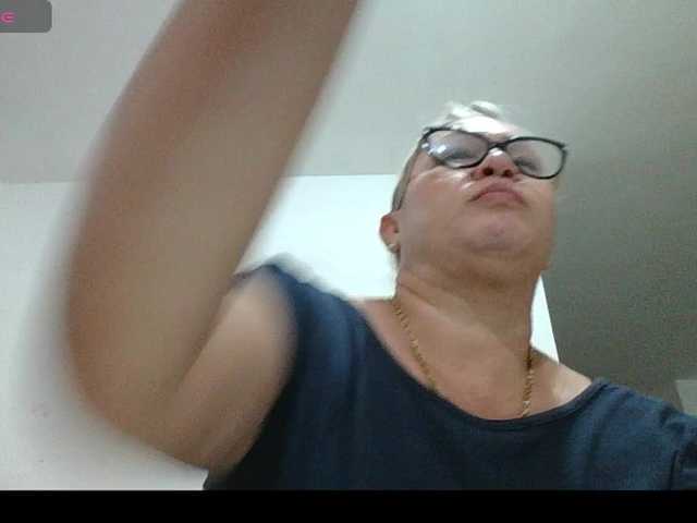 Hotmommyxxx's BongaCams show and profile