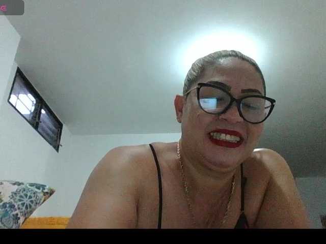 Hotmommyxxx's BongaCams show and profile