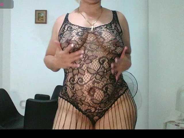 Hotmommyxxx's BongaCams show and profile