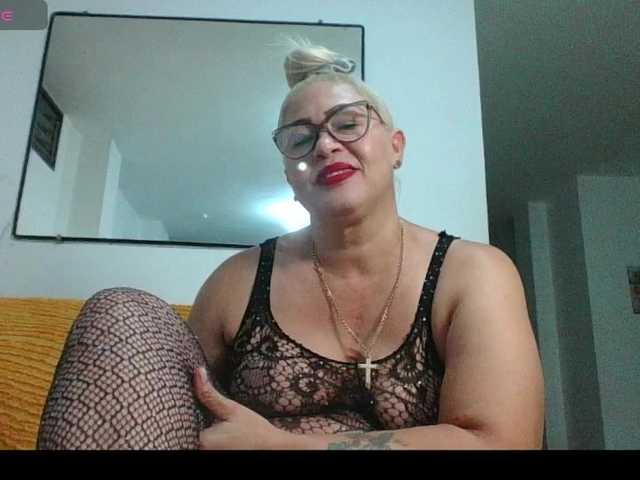 Hotmommyxxx's BongaCams show and profile