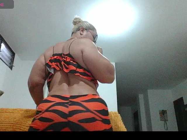 Hotmommyxxx's BongaCams show and profile