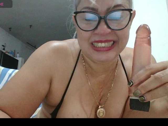 Hotmommyxxx's BongaCams show and profile