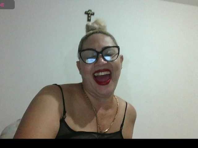 Hotmommyxxx's BongaCams show and profile