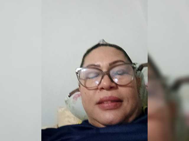 Hotmommyxxx's BongaCams show and profile