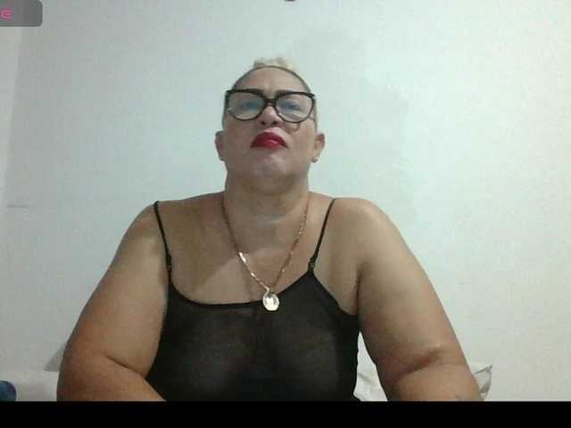 Hotmommyxxx's BongaCams show and profile