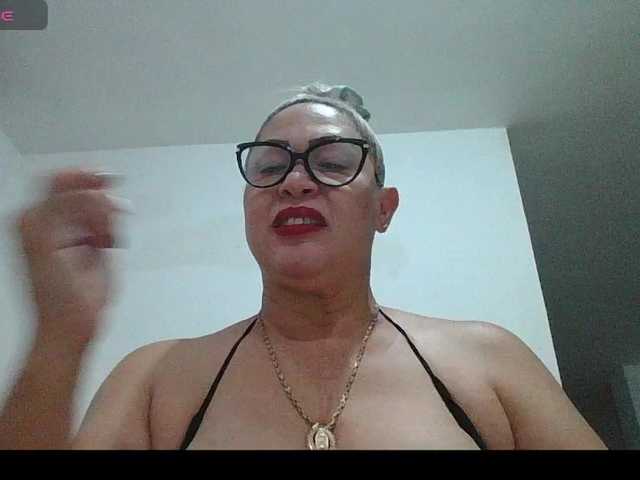 Hotmommyxxx's BongaCams show and profile