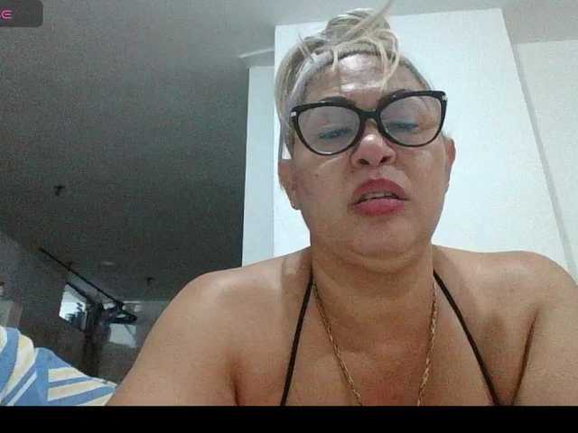 Hotmommyxxx's BongaCams show and profile