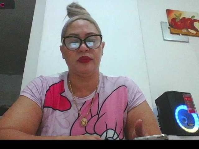 Hotmommyxxx's BongaCams show and profile