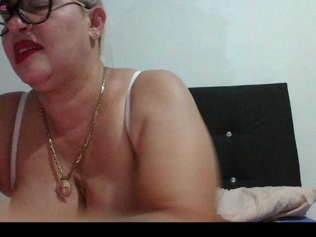 Hotmommyxxx's BongaCams show and profile