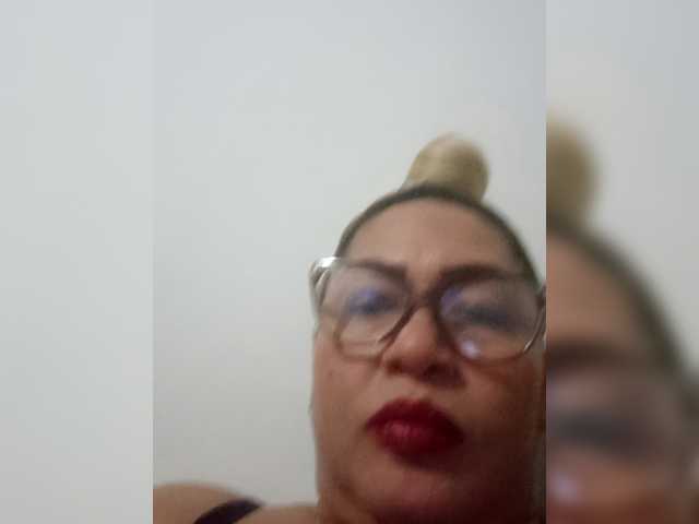 Hotmommyxxx's BongaCams show and profile