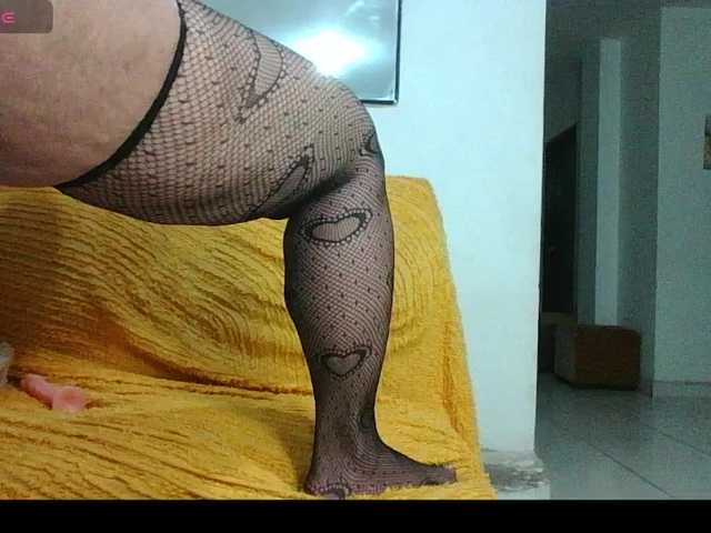 Hotmommyxxx's BongaCams show and profile