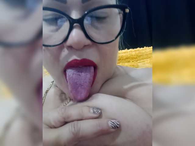 Hotmommyxxx's BongaCams show and profile