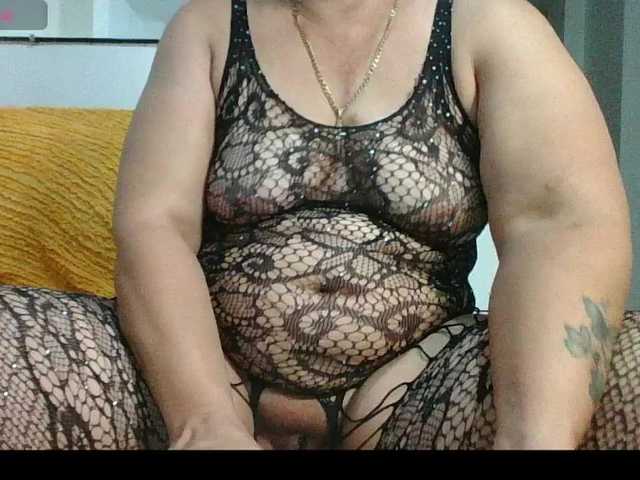 Hotmommyxxx's BongaCams show and profile