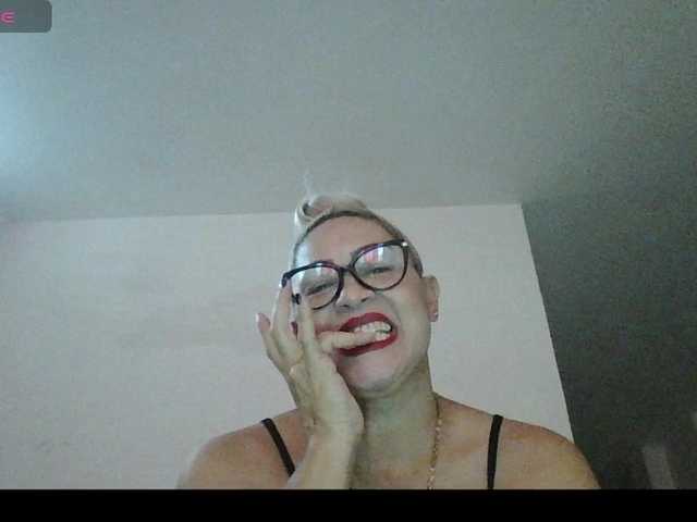 Hotmommyxxx's BongaCams show and profile