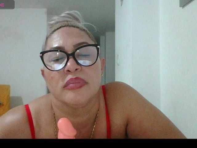 Hotmommyxxx's BongaCams show and profile