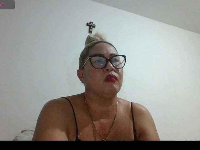 Hotmommyxxx's BongaCams show and profile