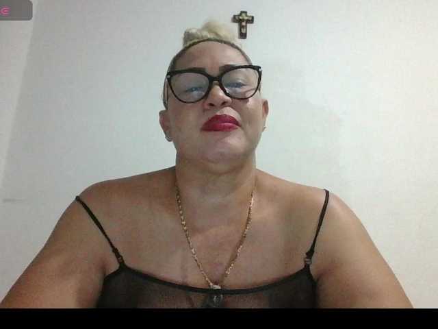 Hotmommyxxx's BongaCams show and profile