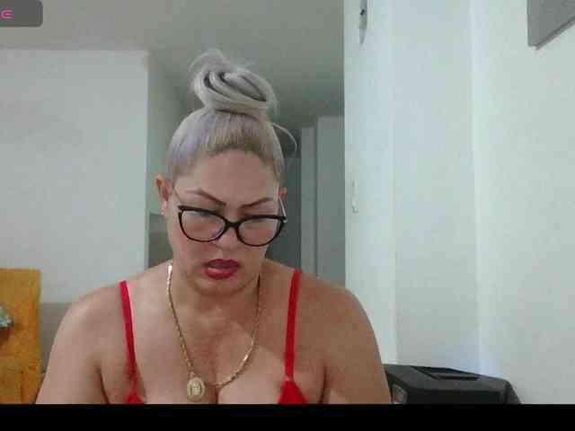 Hotmommyxxx Live Webcam on BongaCams